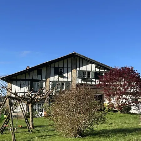 Ferme Uhartea 度假居 *