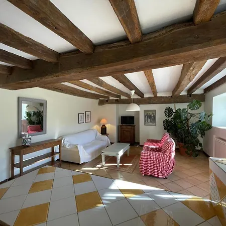 Ferme Uhartea Tatil Evi Sare